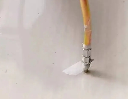 苏仙瓷砖空鼓维修公司专业解答在瓷砖铺贴过程中，如果使用的砂料过粗（如全部使用了粗砂），可能会导致以下问题